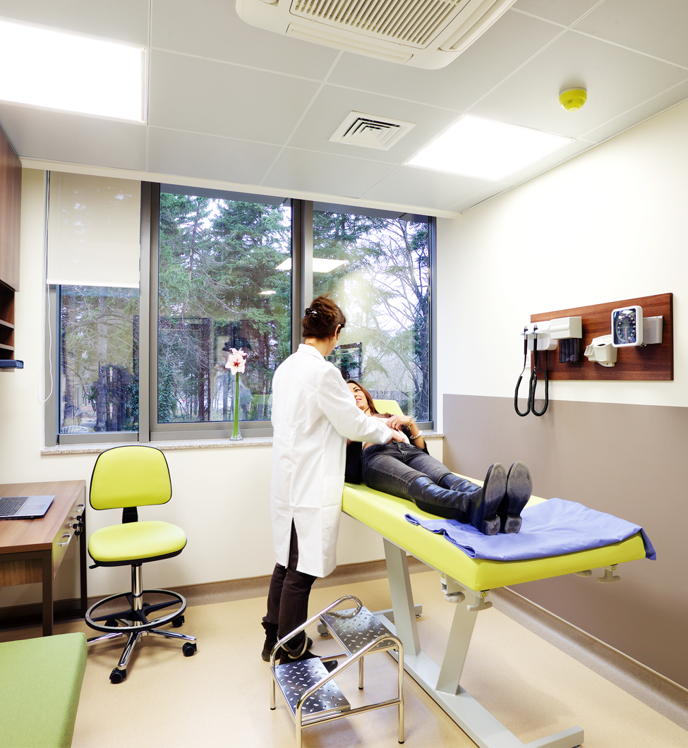 975×1060-general-practitioner-clinic-exam
